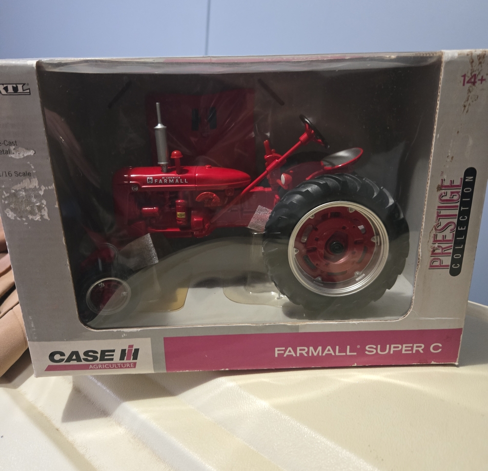 Farmall Super C Tractor Toy - Red Prestige Collection